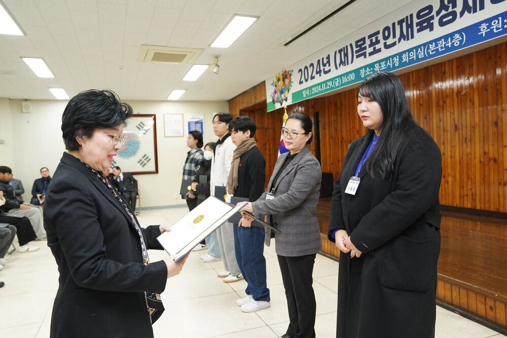 (11.29.회의실) 장학증서 수여식-1