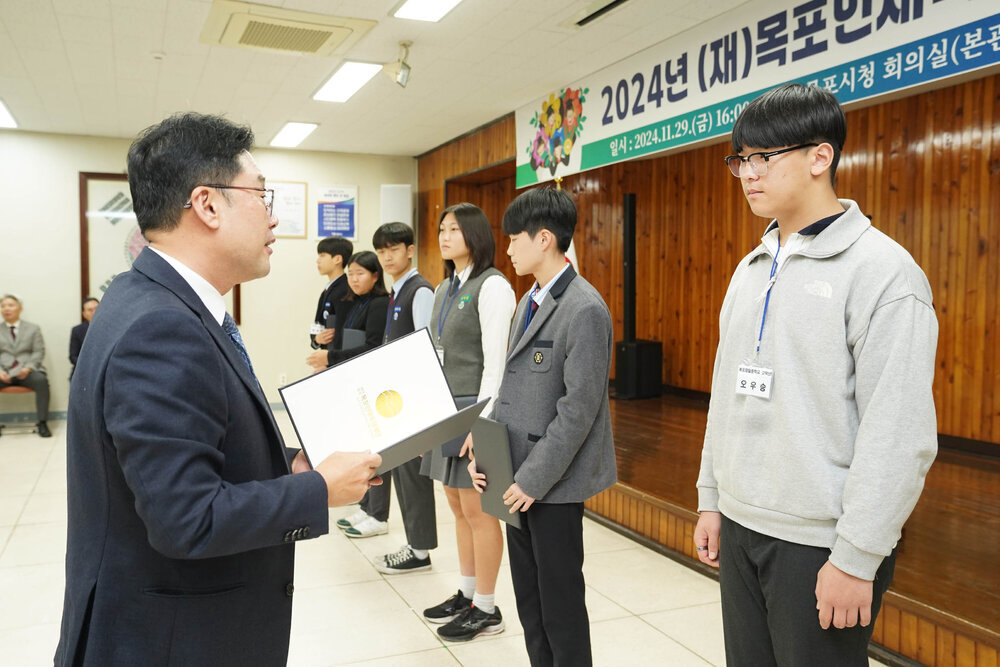 (11.29.회의실) 장학증서 수여식-3