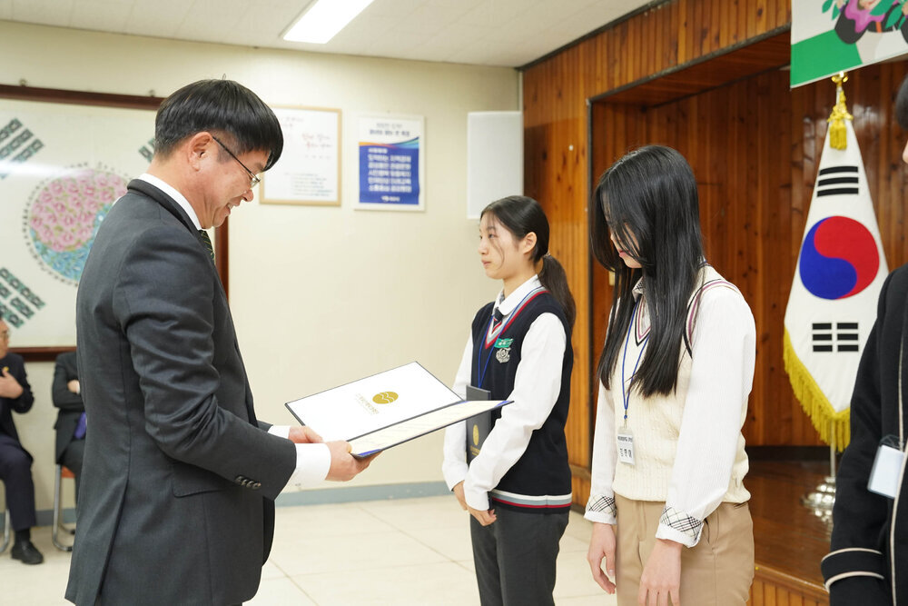 (11.29.회의실) 장학증서 수여식-3