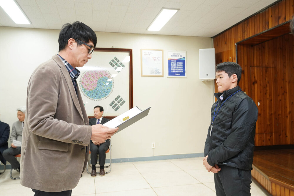 (11.29.회의실) 장학증서 수여식-4