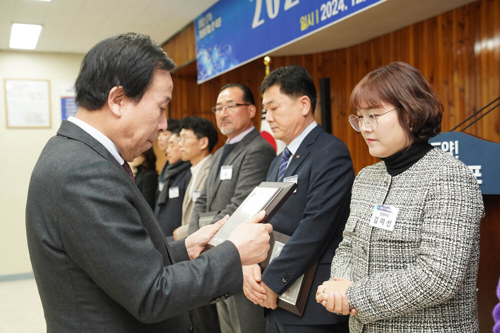 (12.20.상황실) 연말시상식-수상자 김미선