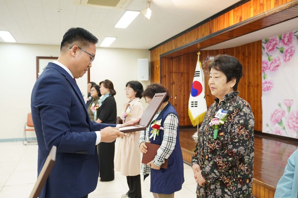(05.08.회의실) 어버이날 기념행사
